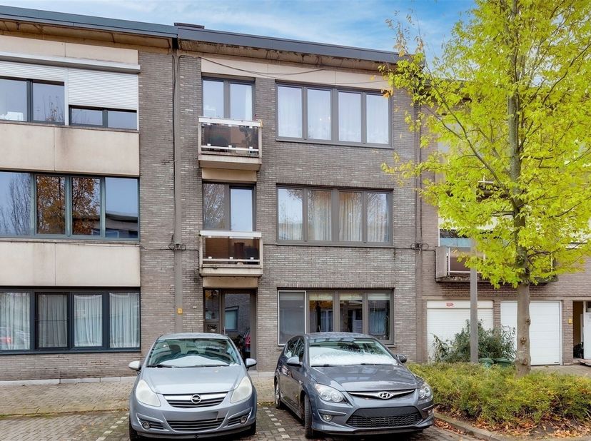 Appartement à vendre à Vijf-aprilwarande 87 boîte V2,
                    2640 Mortsel