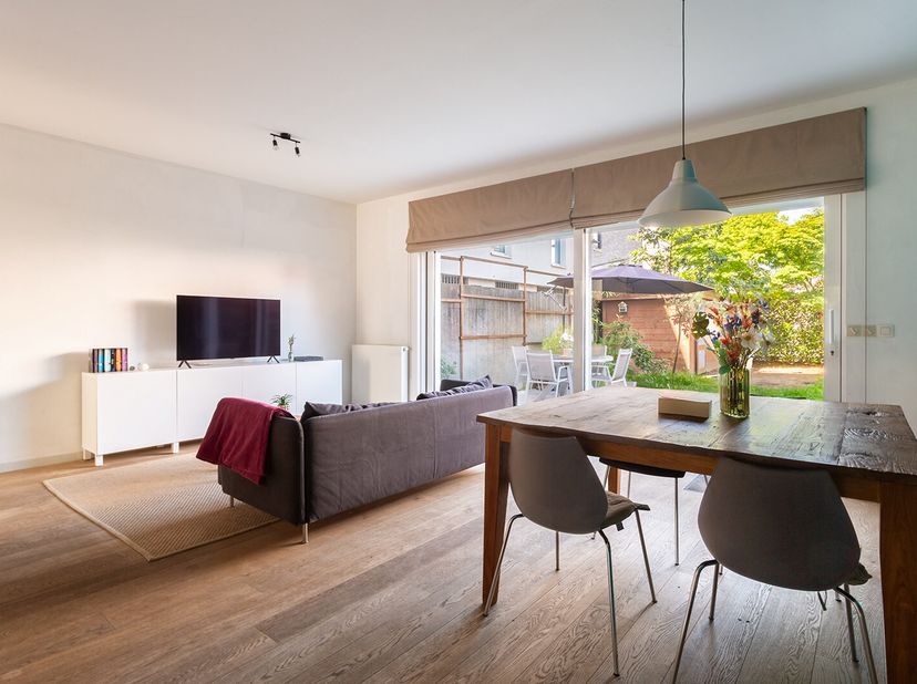 Deze woning bevindt zich in de populaire woonwijk Regatta, een rustige en groene omgeving met een vlotte verbinding naar Antwerpen centrum, winkels, s