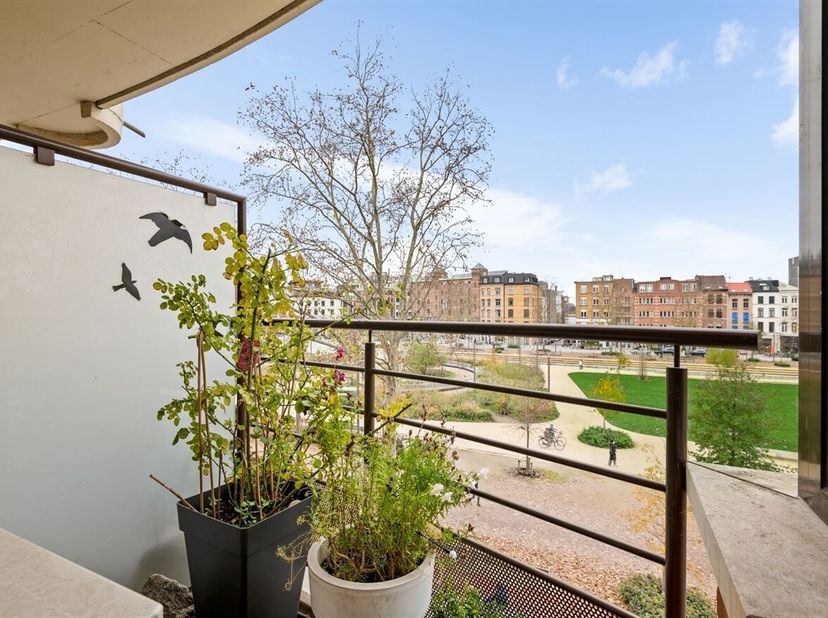 Stijlvol duplexappartement (130 m²) gelegen aan het Zuidpark<br />
Ligging:<br />
Aan de Vlaamsekaai, in het hart van het levendige Antwerpen-Zuid, be