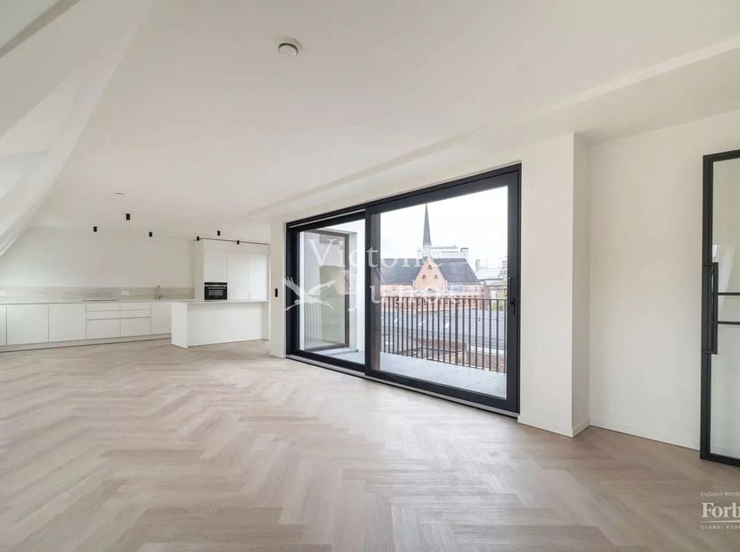 Appartement te koop
                    in 1050 Elsene