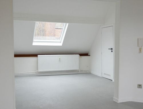                                         Studio met slaaphoek te huur in Liège, € 600
