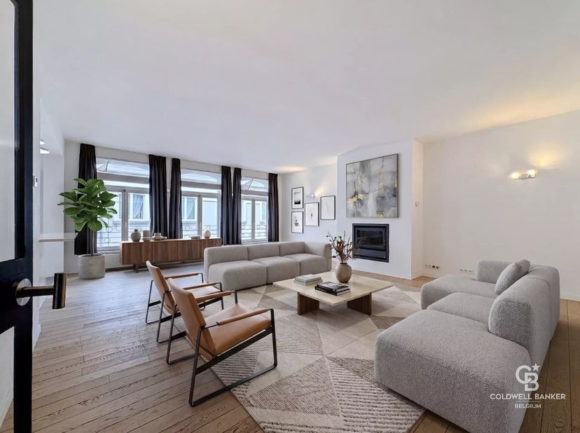 Luxe ongemeubileerd appartement van +-146m² gelegen op de 3e verdieping van een gebouw met lift, in het hart van de charmante en verkeersvrije Rue Jea
