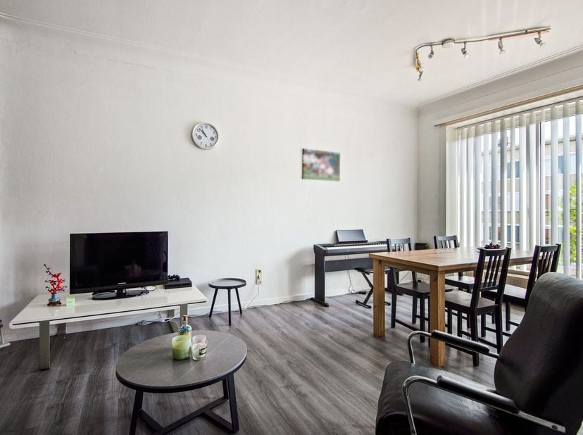 Autostaanplaats ter beschikking aan een meerprijs van 20.000 EUR, ideaal voor eigen gebruik of als investering. <br />
<br />
Locatie:  Dit instapkl