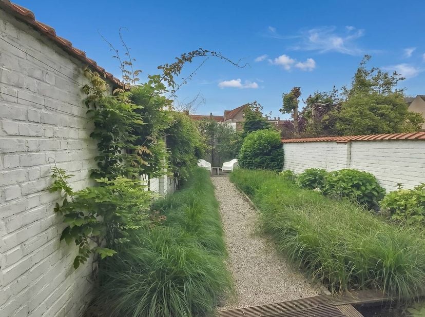Vous recherchez une maison confortable dans la belle ville de Bruges ? Cette charmante maison dispose de deux chambres confortables, d'un garage privé