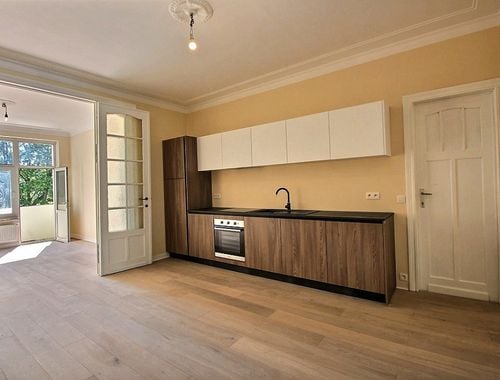                                         Appartement te koop in Ukkel, € 350.000
