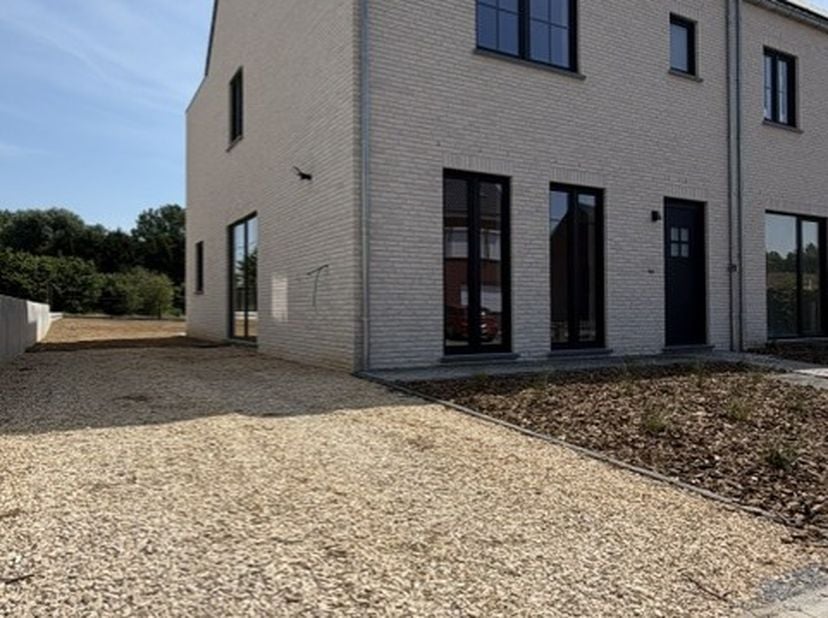 Instapklare, energiezuinige villa in rustige groene omgeving<br />
<br />
Bent u op zoek naar een moderne, instapklare woning waar u enkel nog hoeft t