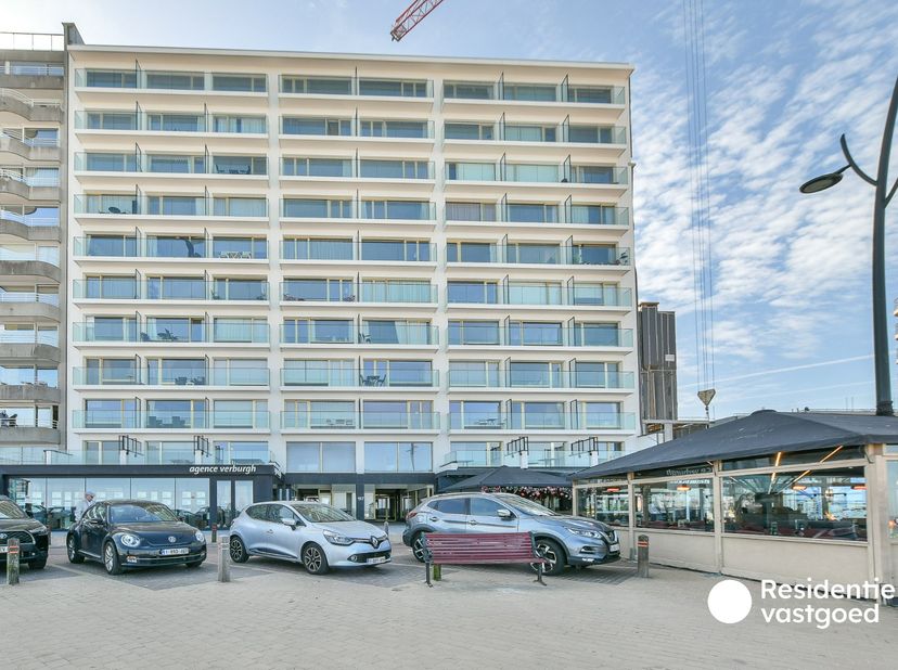Goed gelegen handelspand met visibiliteit vanop de Zeedijk te Blankenberge! Centraal gelegen in de befaamde winkelgalerij 'Excelsior' rondom tal van a