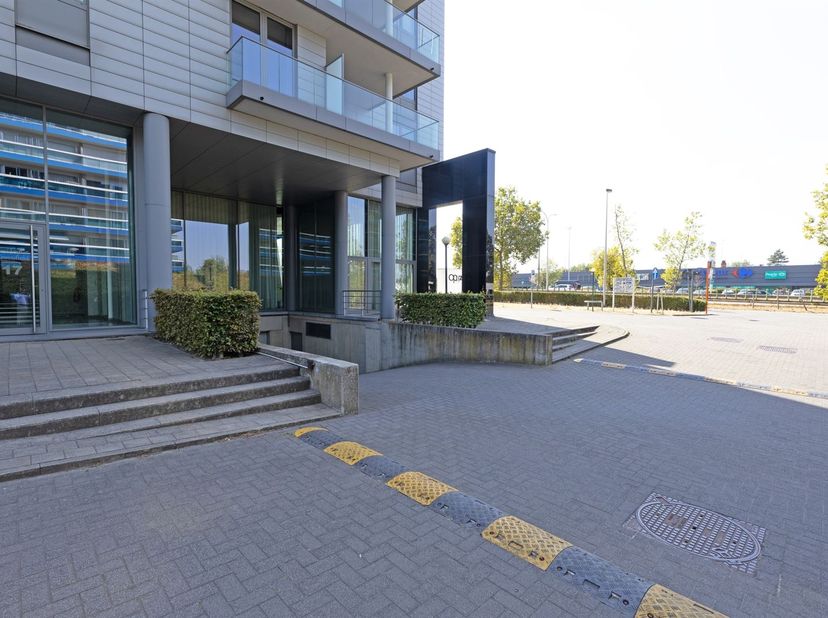 Deze ondergrondse autostaanplaats is gelegen op de -1 van 'Residentie Greenfield'.<br />
Op fietsafstand van het centrum van Hasselt met al haar faci
