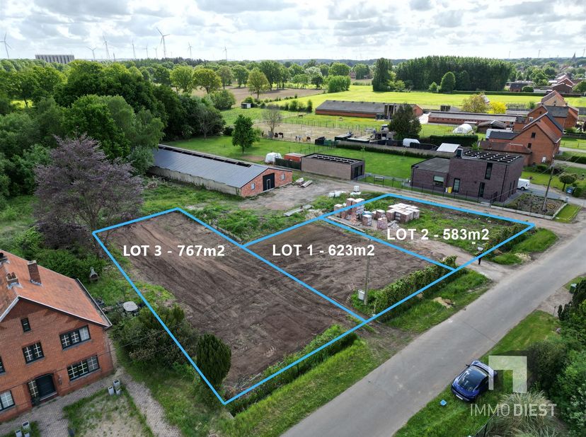 PROJECTGROND  MET BOUWVERGUNNING voor 3 woningen open bebouwing + Magazijn  van ca. 600m2 - KATTESTRAAT 12  LAAKDAL<br />
<br />
3 loten, 3 woningen