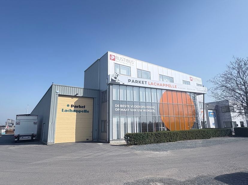 Op een toplocatie aan de Noordersingel in Borgerhout bieden wij een bedrijfsgebouw aan bestaande uit 403 m² magazijn en een kantoor van 162m² te huur