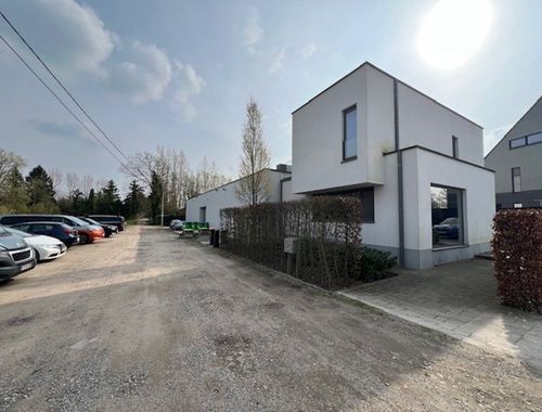                                         Rez-de-chaussée commercial à louer à Lubbeek, € 2.500
