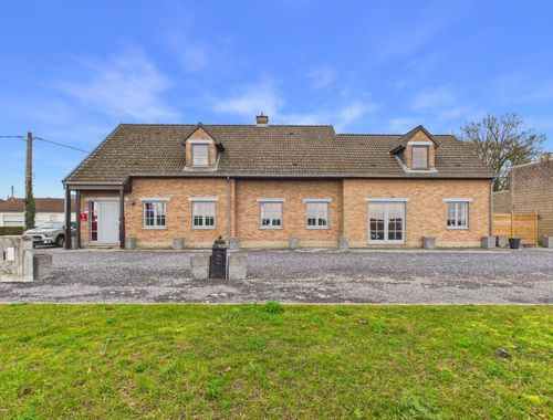                                         Bureaux à vendre à Waremme, € 485.000
