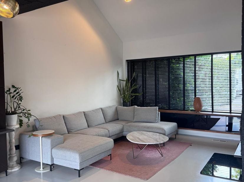 Instapklare en veelzijdige woning met zuidgerichte tuin.<br />
<br />
Deze ruime open bebouwing, gerenoveerd in 2019, combineert een aangenaam gevoel