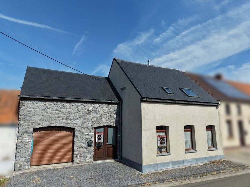 Très bonne maison dhabitation située sur 10 ares 50 centiares au coeur du village de Brasménil.<br />
Ce bien offrant une superficie habitable de +/-