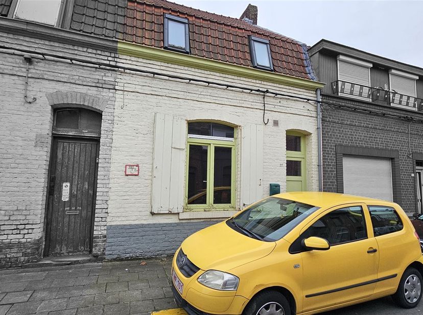 -SOUS-OPTION- PLUS DE VISITES Prix: Offre à partir de 110.000 euros, frais d'agence non inclus et à charge de l'acquéreur.<br />
<br />
Maison à rén