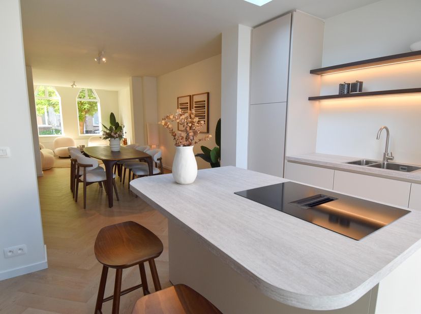 Karaktervolle stadswoning op toplocatie in de Pius X-wijk te Kortrijk<br />
Op zoek naar een instapklare woning waar charme, ruimte en kwaliteit hand