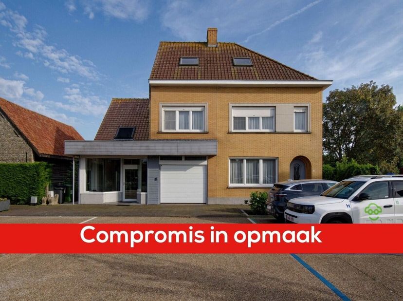 Huis te koop in ,
                    8630 Houtem