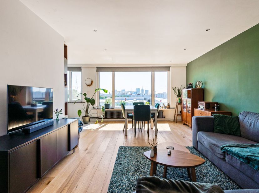 Instapklaar appartement met 2 ruime slaapkamer met terras!<br />
<br />
Opzoek naar een net onderhouden, ruim appartement op een toplocatie met oog