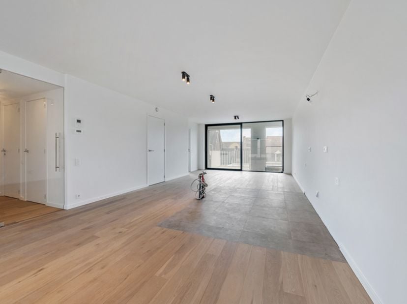 Modern luxe nieuwbouwappartement te koop in Roeselare&amp;nbsp;met gunstige oriëntatie&amp;nbsp;<br />
6 % is mogelijk bij aankoop van een nieuwbouwwoning ond