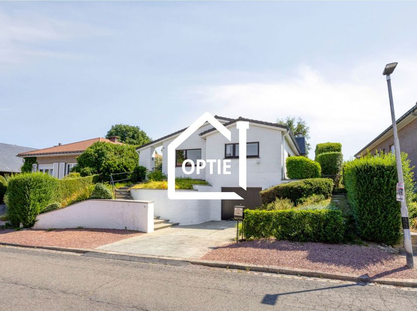 Te renoveren bungalow ideaal gelegen in de residentiële en rustige Marnixwijk in Overijse, in de nabijheid van winkels, scholen en het openbaar vervoe