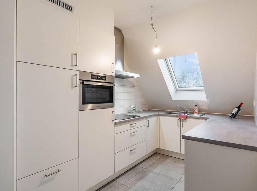 Instapklaar appartement op de 2° verdieping conform de EPB-normen.<br />
<br />
Deze penthouse (loft-appartement) met een bewoonbare opp van 167 m² bi
