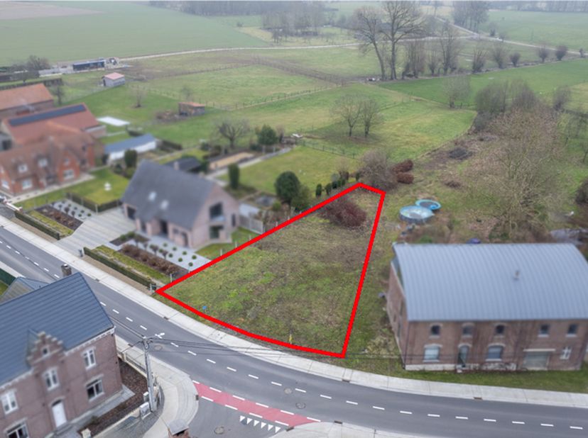 BOUWGROND VOOR OPEN BEBOUWING<br />
<br />
Bouwgrond voor open bebouwing; groot: 7a 38 ca (738m²). Goedgekeurde verkaveling van 16.06.2025.<br />
Bree