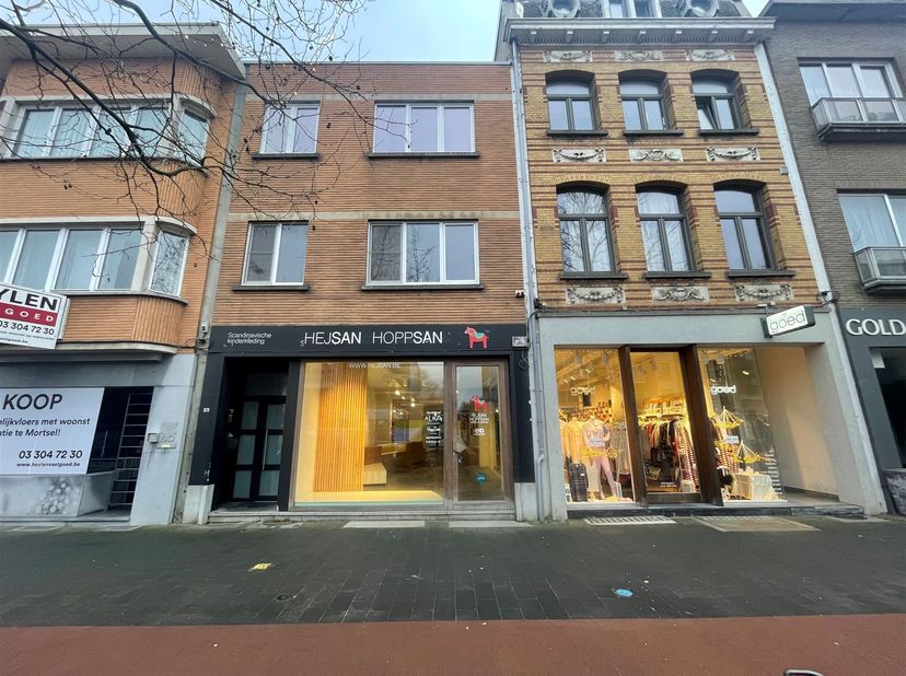Bien professionnel à louer
                    à 2640 Mortsel