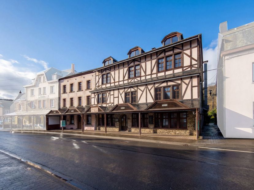 Au coeur de Vresse-sur-Semois, à proximité directe des magnifiques promenades que la région nous offre, mais également à deux pas de la Semois, ce bie