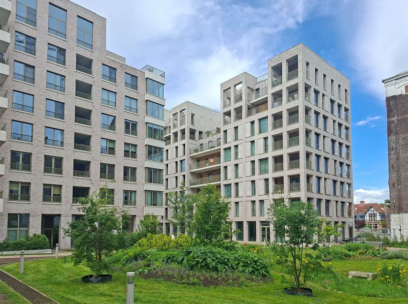 Ontdek dit prachtige nieuwbouwappartement op de 4de verdieping van residentie Leiehof in het project Liv - De Molens, gelegen aan de Leie in het centr