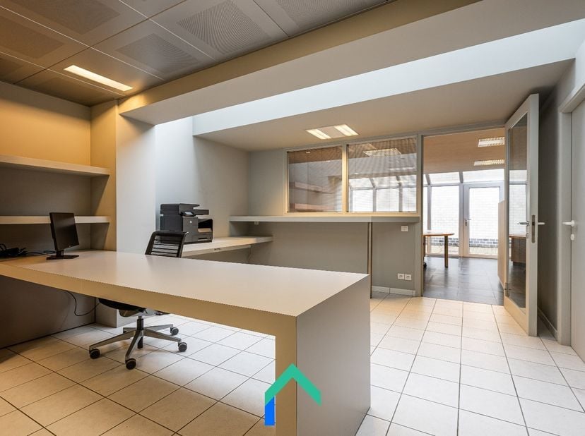 Bien professionnel à vendre à Oostrozebekestraat 13,
                    8760 Meulebeke