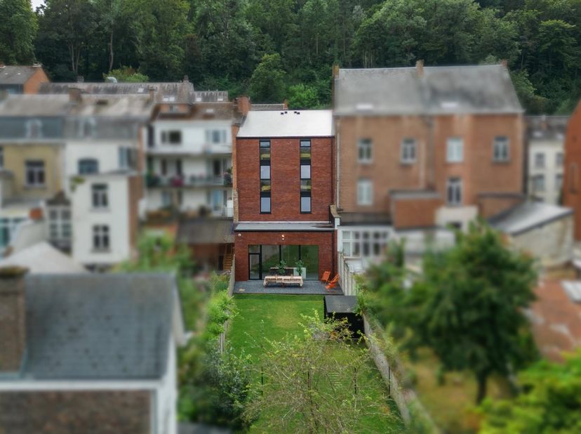 Immeuble co-living premium neuf – Rendement 6%<br />
<br />
Située au cœur de Namur, à proximité immédiate des universités et des transports en commun