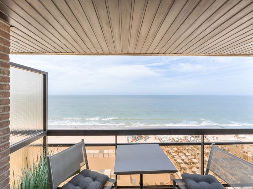 [[ DIT PAND NEEMT DEEL AAN DE ERA OPEN HUIZEN DAG OP 13/6 VAN 14:30 TOT 15:30 ]] Blankenberge: Instapklare studio met zeezicht en terras te koop! Op d
