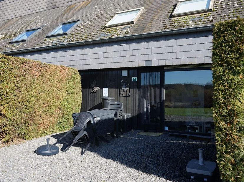 Een appartement op de begane grond in het Espinette-domein<br />
Het vakantiehuis is aangenaam gelegen net buiten het dorp Ny, in het condominium L'Es