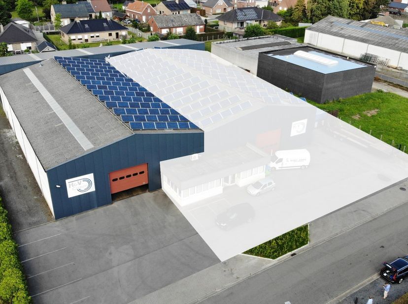 Grote loods met diverse mogelijkheden in een industriezone.<br />
<br />
De loods beschikt over een ruime inkompoort van 4,5m op 5,15m.<br />
<br />
-