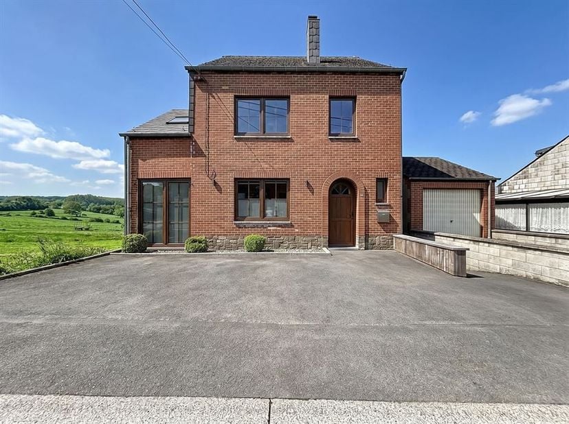 Superbe maison située à Gonrieux !!!<br />
Le bien est composé comme suit : entrée, living, cuisine, 3 chambres, salle de bain avec wc séparé, grenier