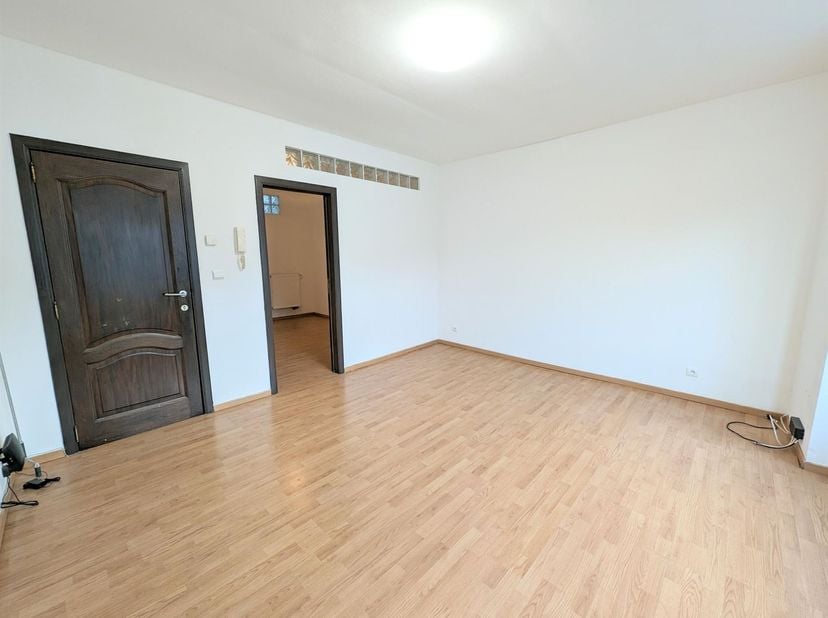 Appartement confortable d'une chambre à coucher près de la place Roosevelt !<br />
<br />
Situation : Avec la place Roosevelt et la gare centrale ac