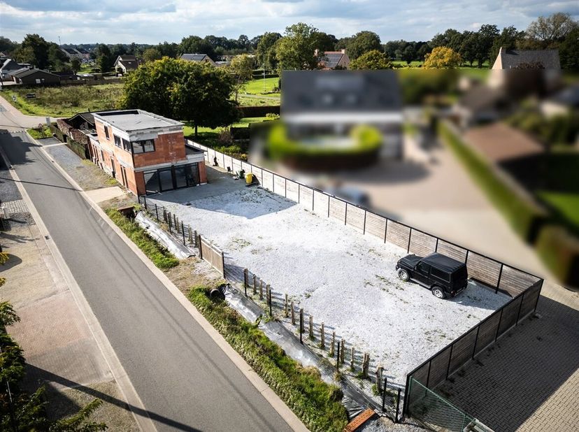 Verder af te werken casco-woning te Westerlo.<br />
Nabij het centrum van Heultje met alle faciliteiten in de onmiddellijke buurt (winkels, scholen, b