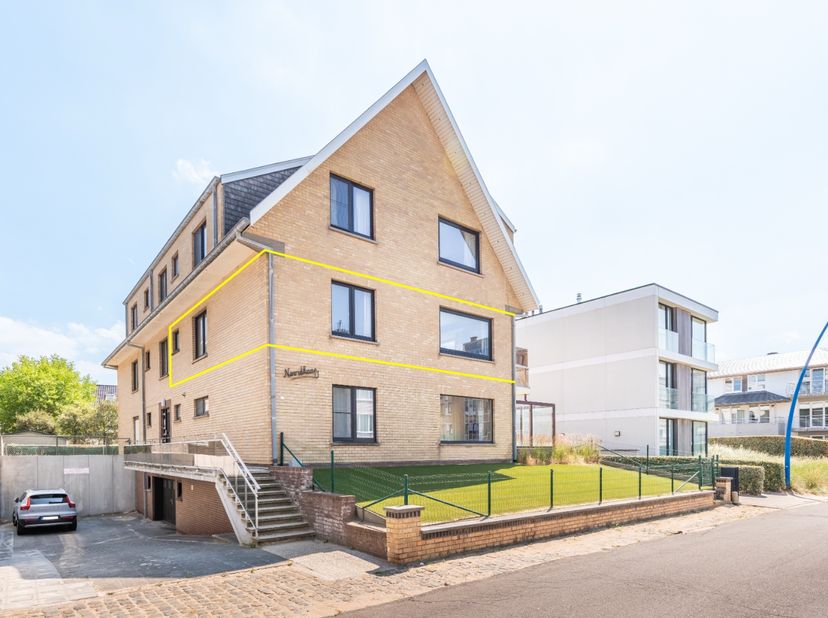 Sint-Idesbald, residentie Noordkaap, lichtrijk en ruim appartement (90m²) vlakbij de Zeedijk in kleinschalige residentie, 1e verdieping zonder lift.<b