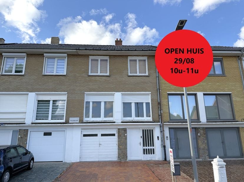 OPEN HUIS ZATERDAG 29/08 van 10u tot 11u.<br />
<br />
	Bent u op zoek naar een woning met veel ruimte, een praktische indeling en een uitstekende lig