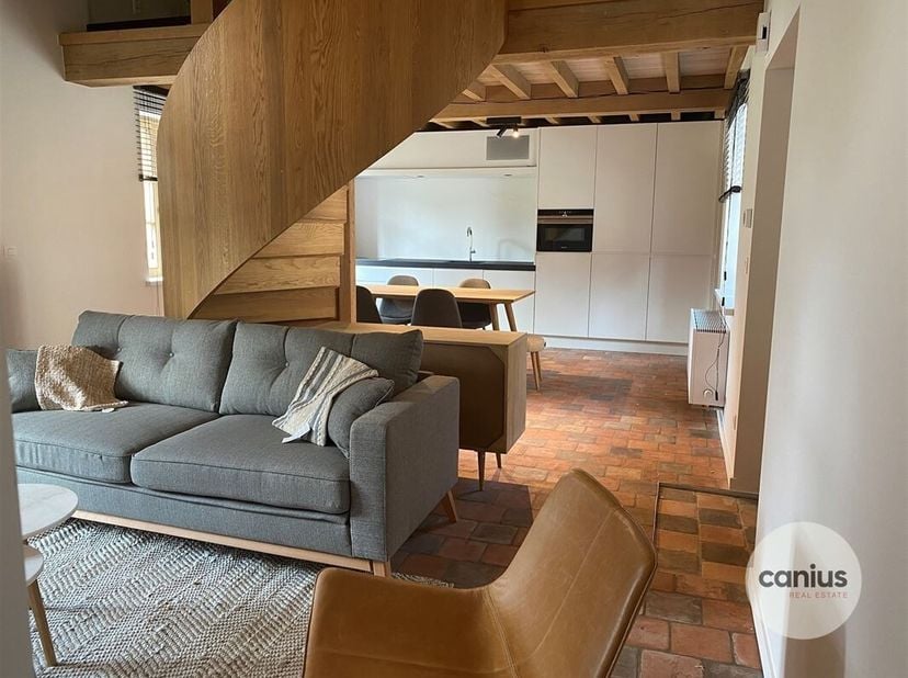 GERESTAUREERDE BEGIJNHOFWONING TE SINT-TRUIDEN<br />
Aan de stadsrand van Sint-Truiden, treffen wij op het Begijnhof deze unieke woning aan gelegen op
