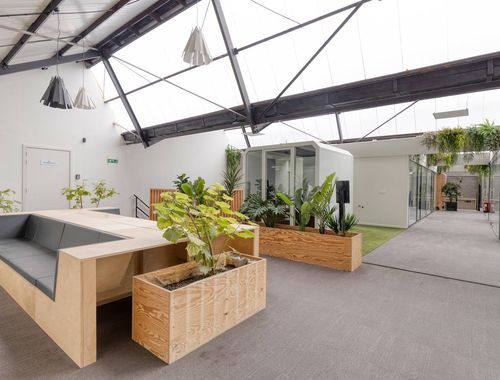                                         Bureaux à louer à Roeselare, € 1.240
