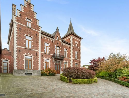                                         Herenwoning te koop in Ellezelles, € 745.000
