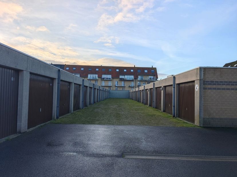 Deze garagebox is zeer goed gelegen in het hartje van Bredene-Bad.<br />
De ideale aanvulling voor uw woning of appartement binnen deze regio om zonde