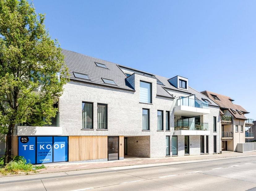 <br />
<br />
Grijp deze unieke kans om jouw zaak te vestigen op een centrale locatie in het hart van Passendale. Deze casco bedrijfsruimte kan je vol
