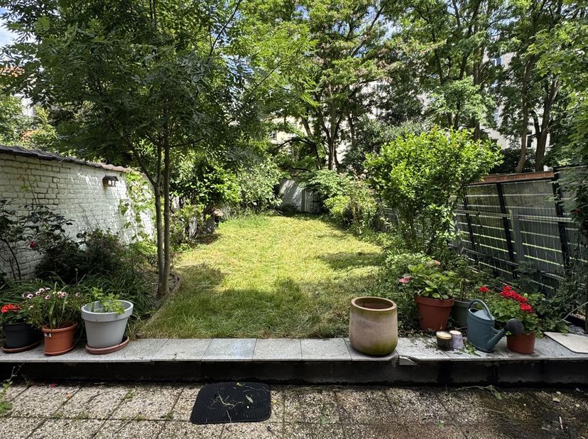 Mail : clara.ja@weinvest.be / Tel : 0456 12 69 85<br />
We Invest a le plaisir de vous proposer ce bel appartement meublé de deux chambres + terrasse