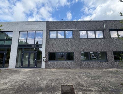                                         Handelspand te huur in Geel, € 1.950
