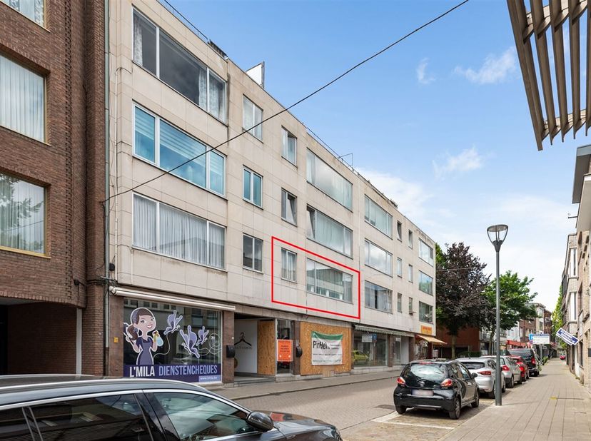 Openhuizendag op zaterdag 13 juni van 14u00 - 15u00<br />
Appartement met terras en garage in hartje Turnhout<br />
Locatie:<br />
Korte Gasthuisstraa