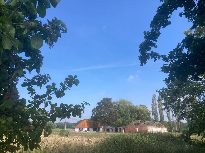 Een unieke opportuniteit voor wie rustig en exclusief wil wonen, omringd door groen en open natuurzichten.<br />
<br />
Op een uitzonderlijke locatie