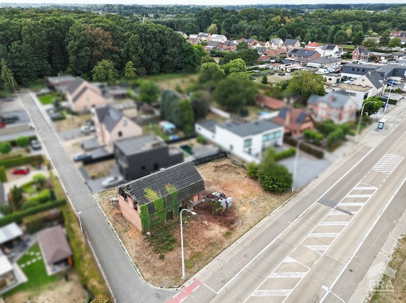 Een uniek renovatieproject met alle ruimte voor eigen ideeën. Voor meer informatie ga naar https://www.era.be/nl/te-koop/kermt/huis/totaalrenovatie-sl