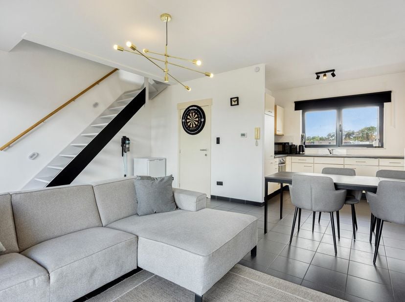 Instapklaar duplexappartement met 2 slaapkamers in het centrum van Maasmechelen<br />
<br />
Dit instapklare duplexappartement is gelegen op de eerste